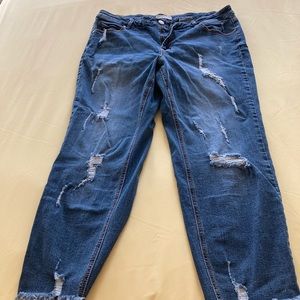 Eloquii distressed boyfriend jean size 18